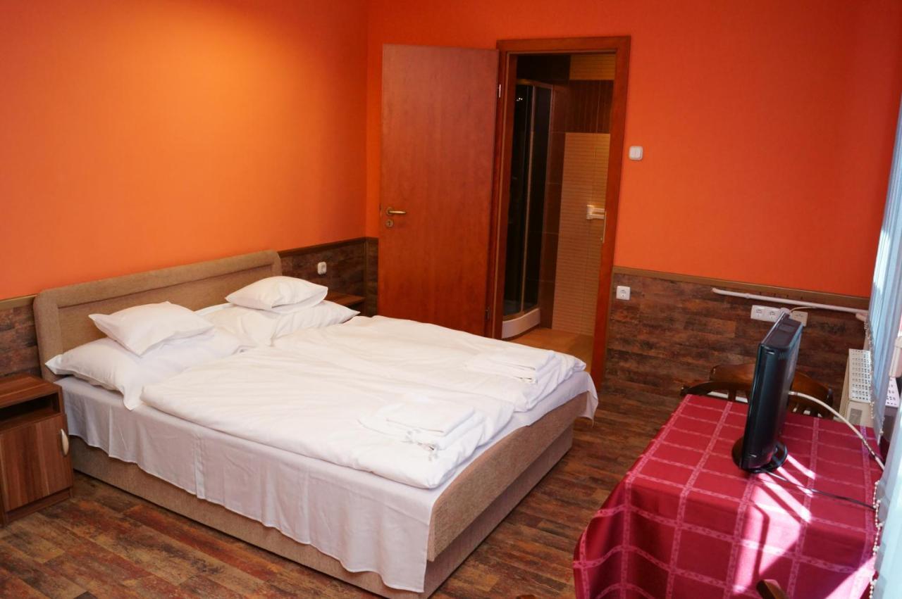 Malomudvar Étterem Cukrászda Panzió és Rendezvényház Gyöngyös Habitación foto