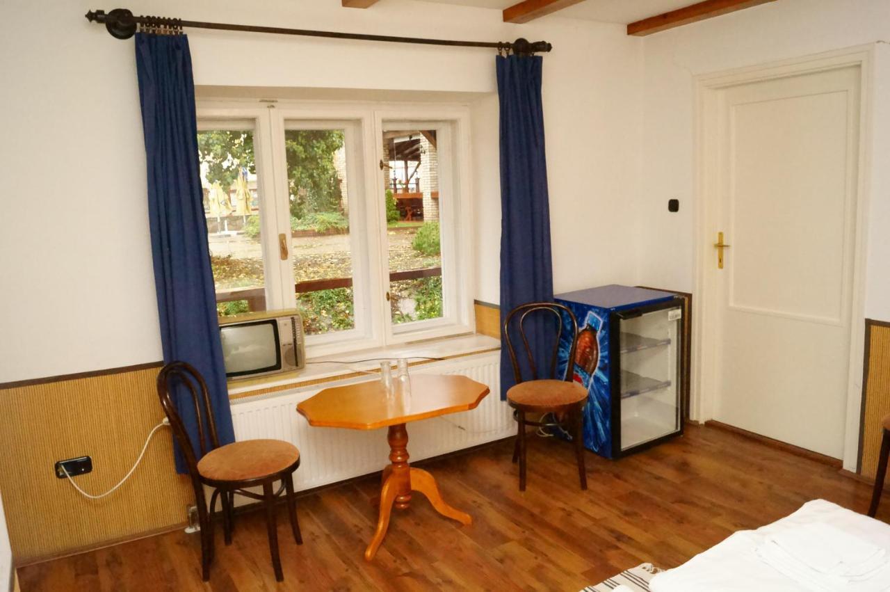 Malomudvar Étterem Cukrászda Panzió és Rendezvényház Gyöngyös Habitación foto
